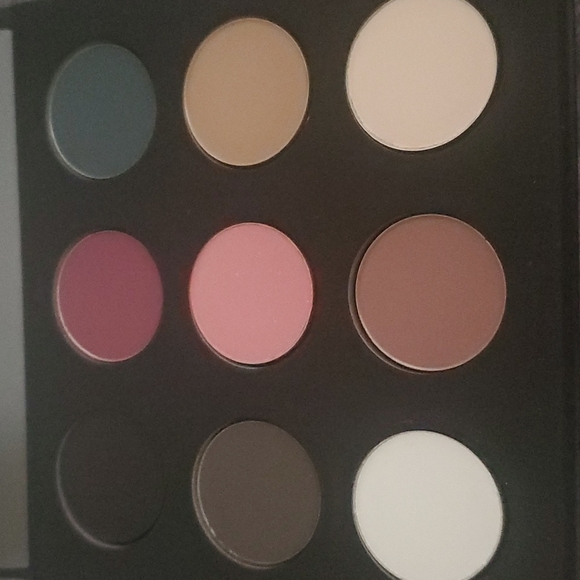 Makeup Forever 9 artist shadow palette - Picture 2 of 3